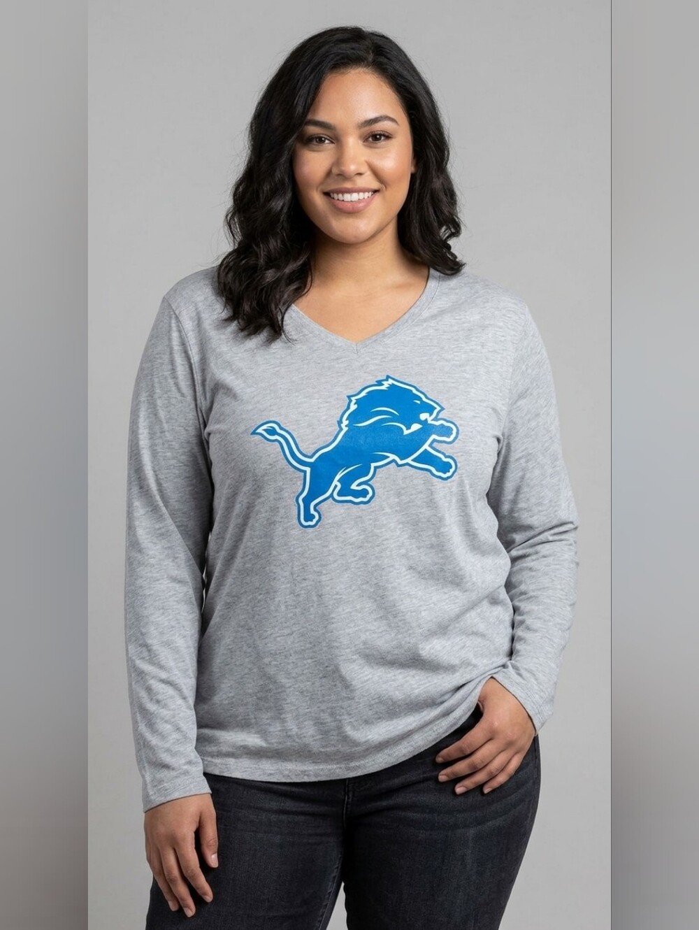 103. NWOT - FANATICS Detroit Lions Long Sleeve V-Neck T-shirt NFL